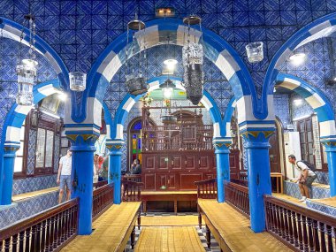 Erriad, Tunus - 2 Mayıs 2024:, Erriad 'daki tarihi El Ghriba sinagogu, Cerba adası. Tunesoa 'daki en eski sinagogdur, Djerba..