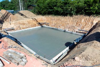 İnşaat alanının temiz beton tabakası