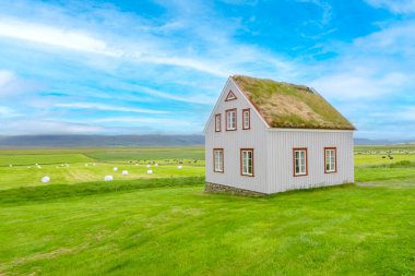 Gilsstofa ofislerinin bilgileri, 19. yüzyıldan kalma bir ahşap ev olan Glaumbaer Halk Müzesi Varmahlio, İzlanda 'da bulunan bir binayı temsil ediyor.