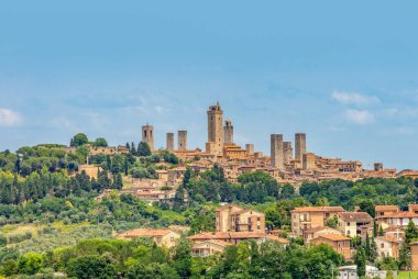 İtalya 'nın San Gimignano kentindeki Toskana köyüne manzara