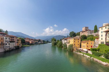 Bassano del Grappa 'daki Eski Köprü' ye bakın, aynı zamanda Ponte degli Alpini, İtalya