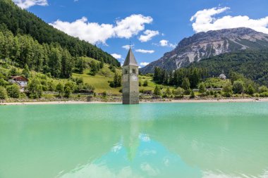 1950 'lerde Güney Tyrol, İtalya' daki Reschen Gölü 'nde 14. yüzyıldan kalma bir çan kulesi taşmış.