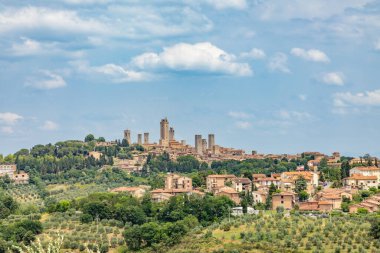 İtalya 'nın San Gimignano kentindeki Toskana köyüne manzara