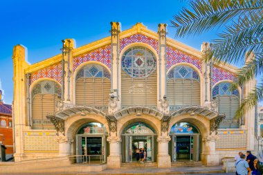 Valencia, İspanya - 14 Eylül 2024: Mercado Central ya da Mercat Central, İspanya 'nın başkenti Valencia' da bulunan bir pazar..