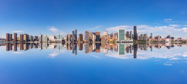 New York, ABD - 6 Ekim 2017: Hudson nehri ve BM binası ile New York panoraması.