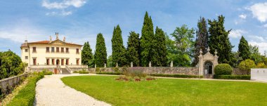 Vicenza, İtalya - 6 Temmuz 2024: Villa Valmarana ai Nani adını 17 taş cücenin heykellerinden alır. Tiepolo 'dan duvar çizimleri..