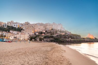 İtalya 'nın Lazio bölgesinin Sperlonga köyüne güzel bir sabah manzarası.