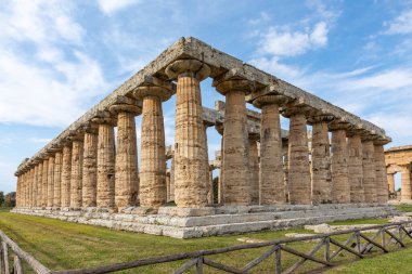 Tarihi Neptun Tapınağı, Paestum, İtalya