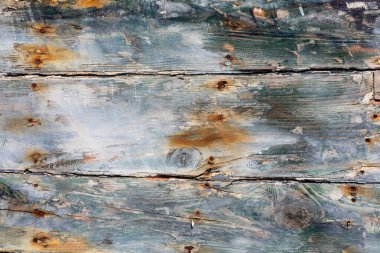 Ahenk içinde yaşlanan eski bir gemide çürümüş ahşap kalasların deseni