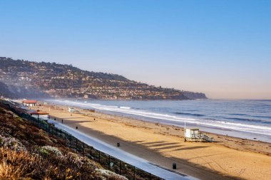 Redondo Sahili, Kaliforniya, Los Angeles, ABD 'de güzel sabah ışığında plaj.