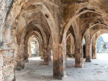 Kilwa Kisivani eski antik cami kalıntıları