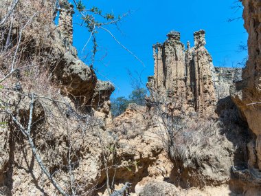 ünlü Hoodoos: Iringa, Tanzania mavi gökyüzü altında