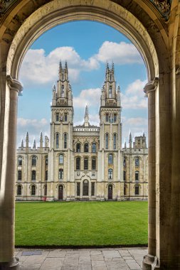 Radcliffe, Oxford yakınlarındaki All Souls Koleji, Büyük Britanyalı