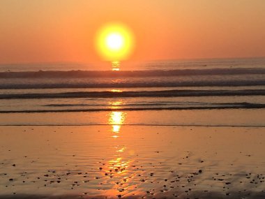 Rye 'da romantik gün batımı, Güney Hampton Okyanusta yansımalı