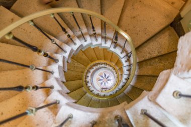 Miami 'deki Vizcaya villasını ziyaret ediyor. Vizcaya Müzesi ve Bahçeleri, 32 dekore edilmiş odası ve 10 dönümlük resmi bahçesi olan 1916 liman evi..