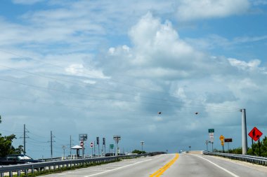 Florida, Florida 'daki Florida Keys' in 11 km 'lik köprüsüne giriyoruz.