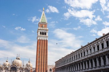 Venedik 'teki St. Marks Meydanı' nda Doges Sarayı ve San Marco Katedrali, Venedik, İtalya