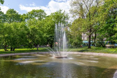 Polonya, Krakow 'daki güzel tesis parkında çeşme