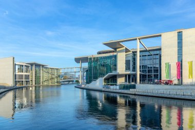 Berlin, Almanya - 27 Ekim 2014: Marie-Elisabeth-Lueders-Haus - MELH ve Berlin Mitte 'deki Paul Loebe parlamento binasına bakınız..