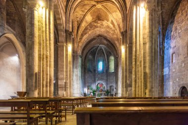 Marsilya, Fransa - 29 Mart 2015: Marsilya 'da Saint-Victor de Marsilya kilisesinde iç manzara.