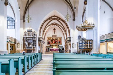 Wittenberg, Almanya - 25 Mart 2016: Wittenberg, Almanya 'daki sivil kilisede Lucas Cranach' tan ünlü sunak. Pfarrkirche St.-Marien 'in ilk bahsi 1187 yılına dayanıyor..