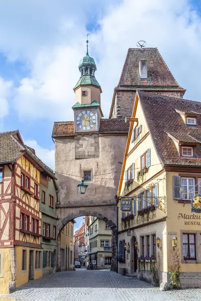 Rothenburg ob der tauber, Almanya - 15 Ocak 2014: rothenburg ob der tauber's iyi korunmuş Ortaçağ Alman kenti ve her yıl 2 milyon ziyaretçi çeken UNESCO miras.