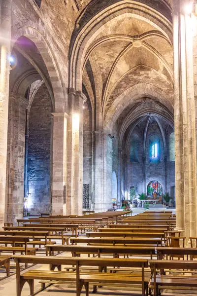 Marsilya, Fransa - 29 Mart 2015: Marsilya 'da Saint-Victor de Marsilya kilisesinde iç manzara.