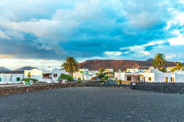 Lanzarote 'de akşam ışığında UGA köyü