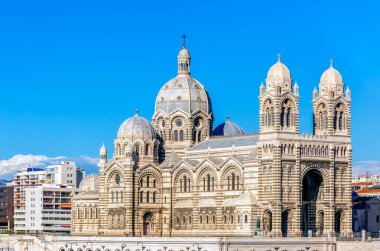 Güneşli bir günde Saint Mary Katedrali