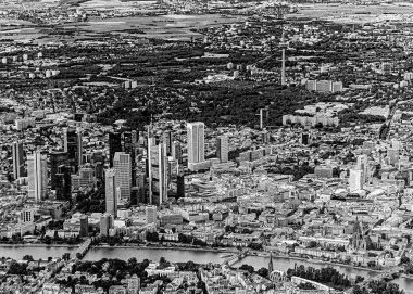 Frankfurt 'un antresi Ufuk çizgisi ve nehir ana hattıyla