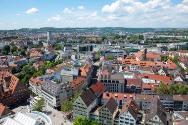 Ulm 'daki Minster' dan Ulm 'un ufuk çizgisine kadar hava görüntüsü