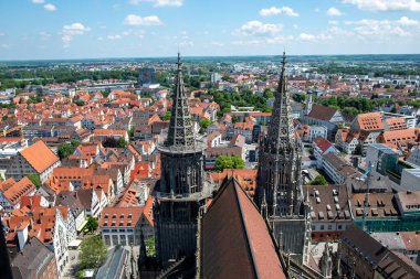 Ulm 'daki Minster' dan Ulm 'un ufuk çizgisine kadar hava görüntüsü