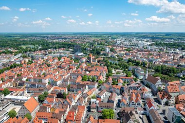 Ulm 'daki Minster' dan Ulm 'un ufuk çizgisine kadar hava görüntüsü