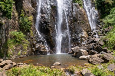 Walhaputenna, Sri Lanka 'da doğal uzaylı şelalesi