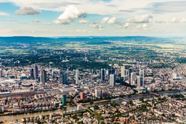Frankfurt 'un antresi Ufuk çizgisi ve nehir ana hattıyla