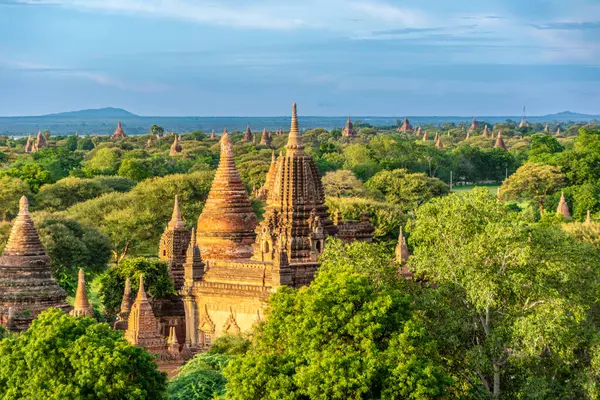 Pagoda manzarası Bagan Tapınakları - Pagan, Mandalay, Myanmarg