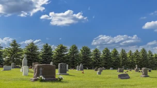 Time Lapse Nuvole Ombre Che Muovono Cimitero Spirituale Durante Una — Video Stock