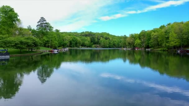 Сценічна Панорама Озера Дартмур Теннессі Показує Пара Піднімається Спокійної Скляної — стокове відео
