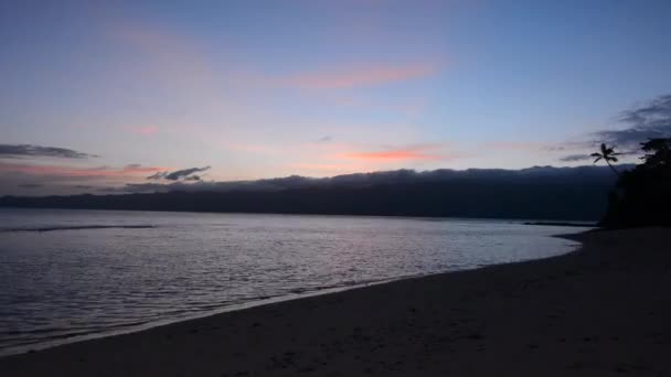 Morgensoloppgang Tropisk Strand Det Sørlige Stillehavet Viser Den Fredelige Gjestfrie – stockvideo