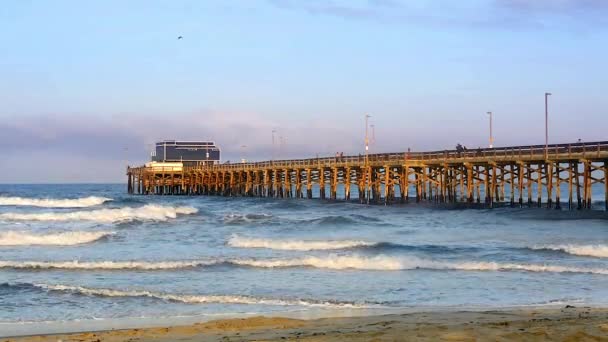 Beautiful Morning Sunrise Bounces Orange Light Balboa Pier Waves Rush — Stock Video
