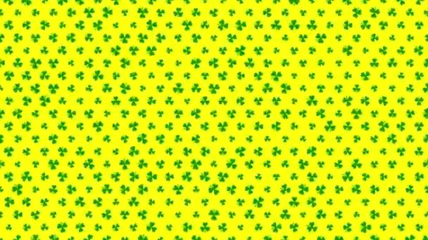 圣帕特里克的动画三叶草在黄色背景下 可用作一般背景 设计元素或作为放置文本或其他副本的叠层 — 图库视频影像
