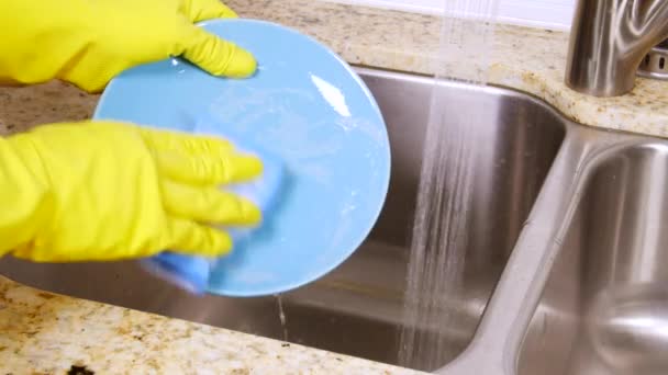 Person Washes Dinner Plates Using Soapy Detergent Sponge Protective Gloves — Vídeo de Stock