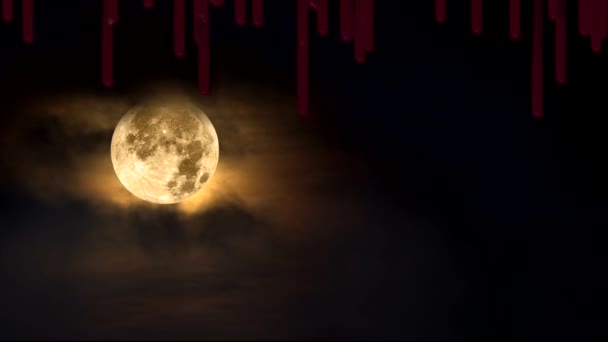 不気味な琥珀色の月と霧の多い空に向かって画面を落下します ハロウィーンのテーマや他の恐ろしいメッセージとして使用するために — ストック動画