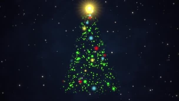 用明亮的树梢装饰着的圣诞树 在漆黑的黄昏背景下 下起了降雪 — 图库视频影像