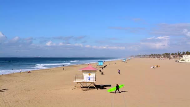 Time Lapse Huntington Beach Shot Pier Shows Tourists Surfers Walking — Video