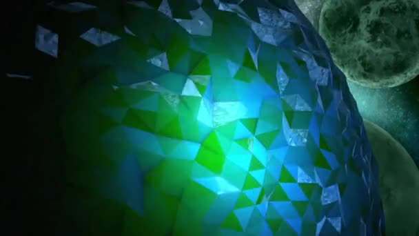 Dönen Parlak Yeşil Kristal Küre Uzayda Çürüyen Spot Işıklarıyla Vurgulanan — Stok video