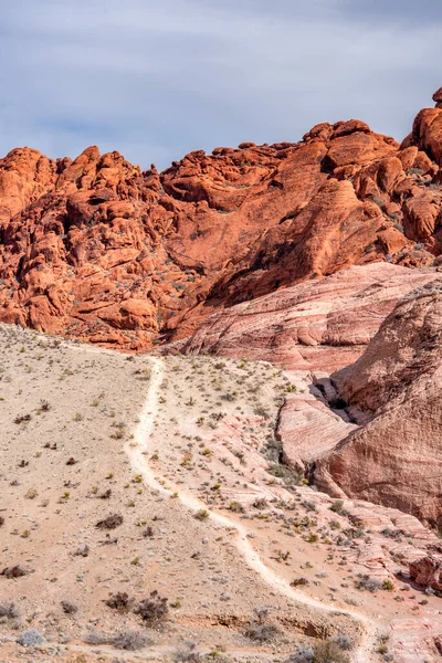 Trilha Caminhada Íngreme Que Leva Deserto Acidentado Red Rock Canyon — Fotografia de Stock