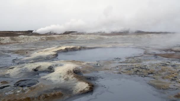 Naturalna Para Rośnie Otworów Wulkanicznych Ziemi Hverir Islandii Pobliżu Myvatn — Wideo stockowe