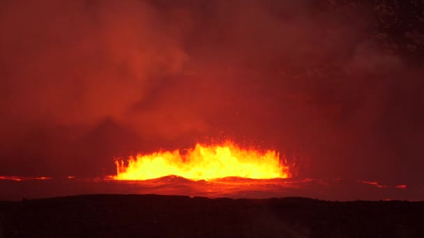 Кипящая Извергающаяся Лава Кальдере Килауэа Вулкан Стреляет Магмой Воздух Создает — стоковое видео