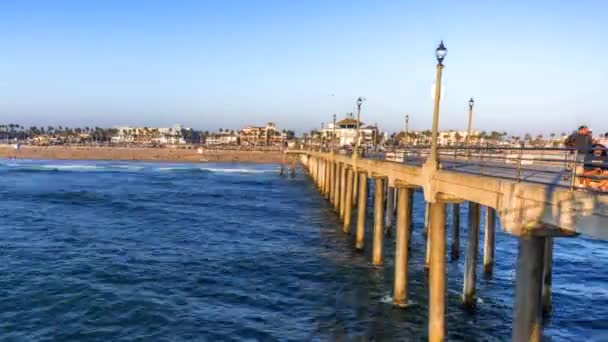 Time Lapse All Huntington Beach Pier California Mostra Trambusto Continuo — Video Stock